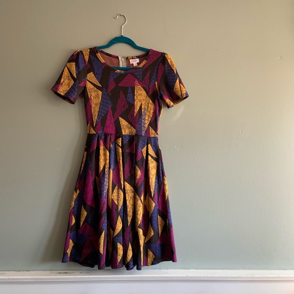 LuLaRoe Dresses & Skirts - LULAROE Amelia midi dress
